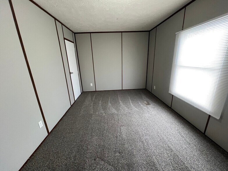 Building Photo - 108 Plum St