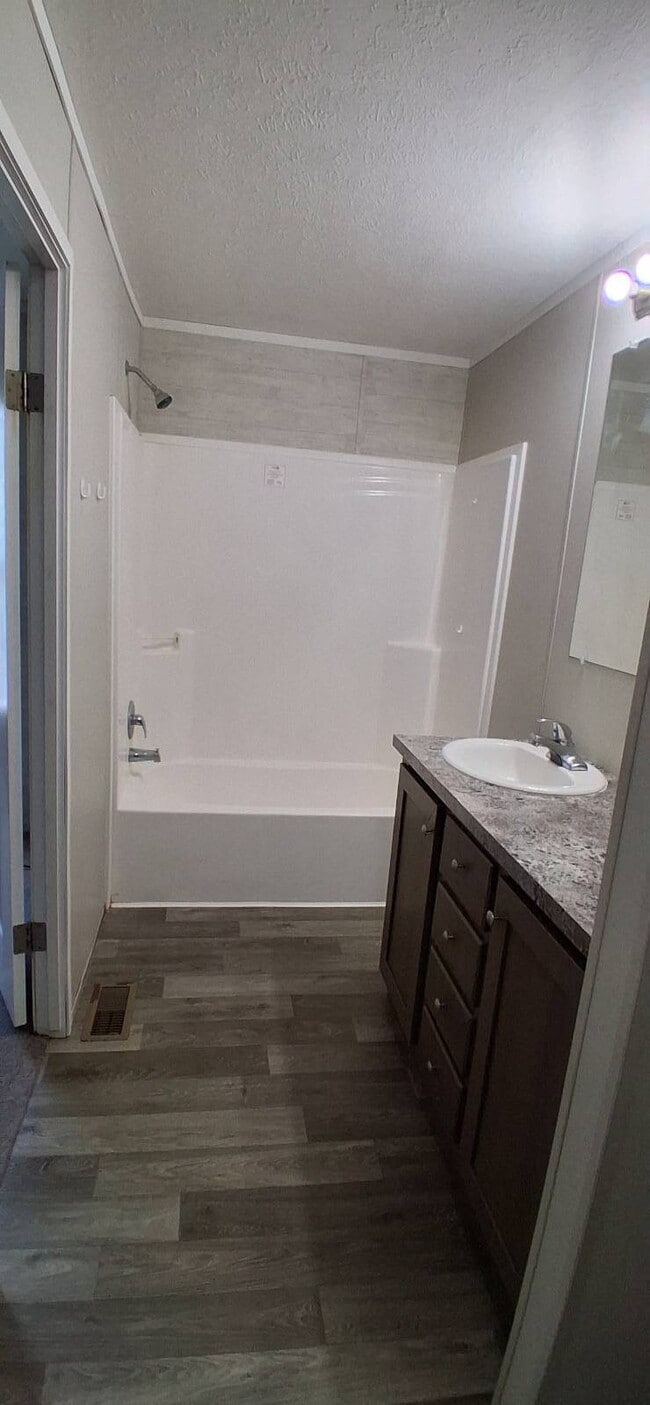 Building Photo - 640 S Darlene Way