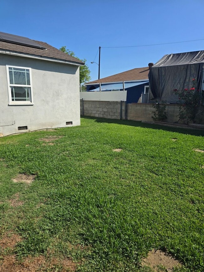 Building Photo - BEAUTIFUL COZY 2 BED 1 BATH HOUSE!