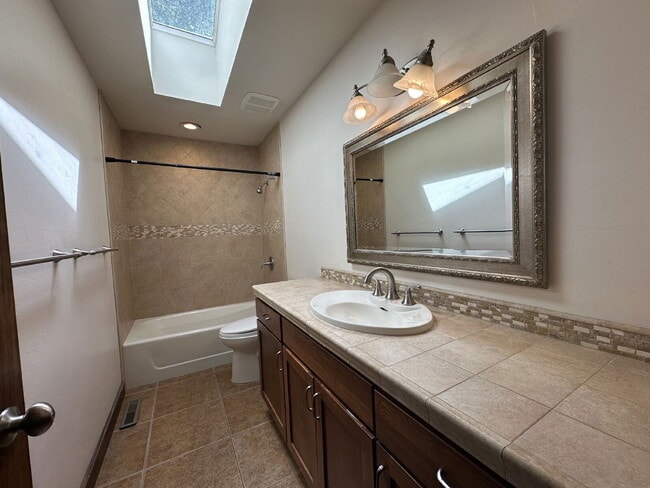 Building Photo - 607 NW Federal St