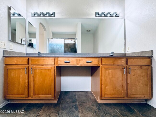 Building Photo - 2875 W Simplicity Dr