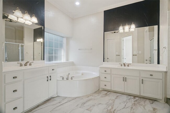 Building Photo - 9028 Bottlebrush Ln
