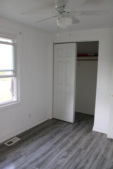 Building Photo - 2807 Benjamin Dr