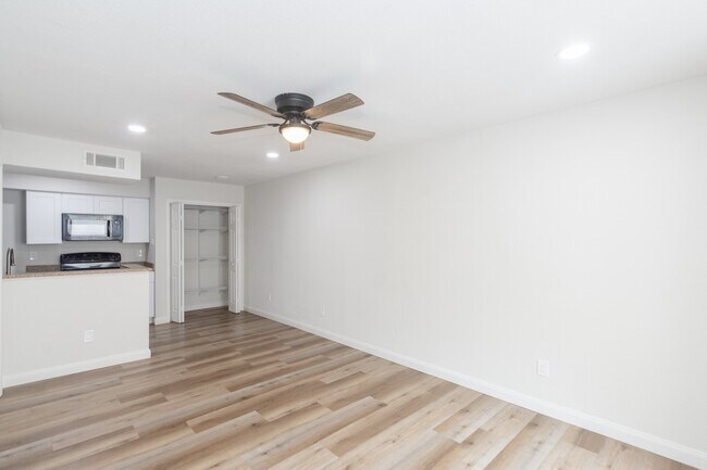 Building Photo - 2110 Wilcrest Dr