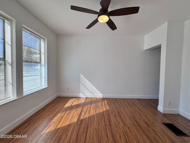 Building Photo - 436 N Grandview Ave