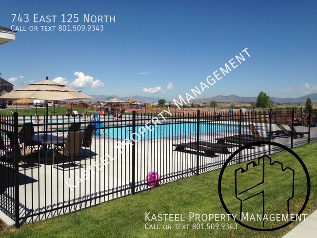 Building Photo - 743 E 125 N St