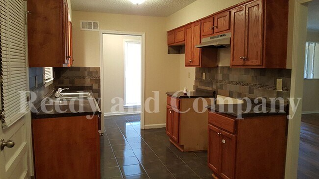 Building Photo - 3340 Morningview Dr