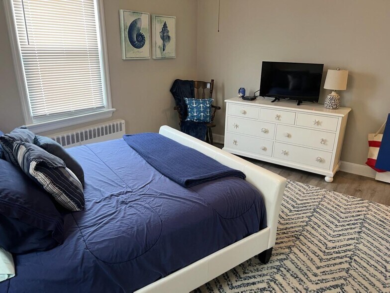 Bedroom 1 - 11 S Gladstone Ave
