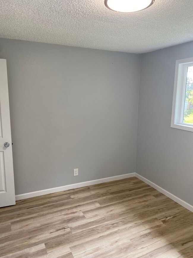 Building Photo - HSM01 ~ 1555/1565 Copping Street