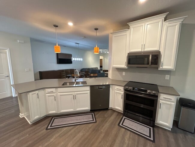 Building Photo - Magnetite Loop