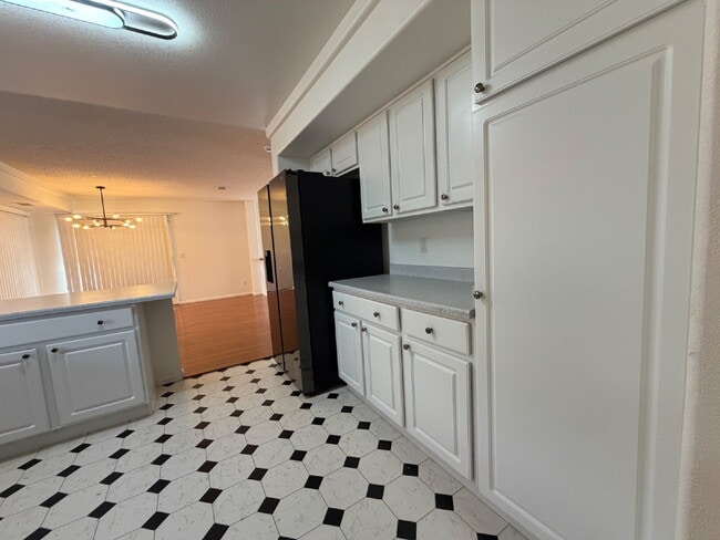 Building Photo - ~Available Now~ Beautiful Home in cul-de-sac with Open Floor Plan, Spacious Loft & Private Fenced...