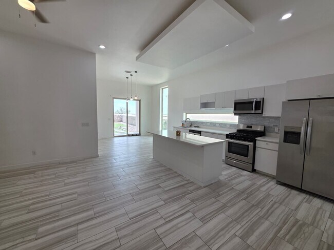 Building Photo - 14816 John McNeely Ave