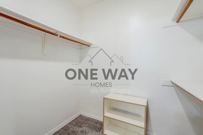 Building Photo - 760 N Swan Dr