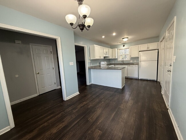 Building Photo - Charming 3-Bed, 2-Bath Home-106 Skipping Stone Lane