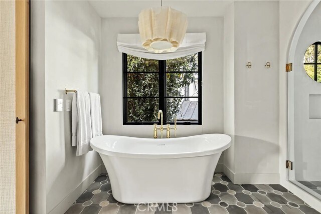 Building Photo - 738 San Lorenzo St