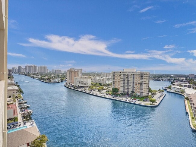 Building Photo - 1833 S Ocean Dr