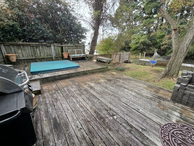 Building Photo - 14 Al St