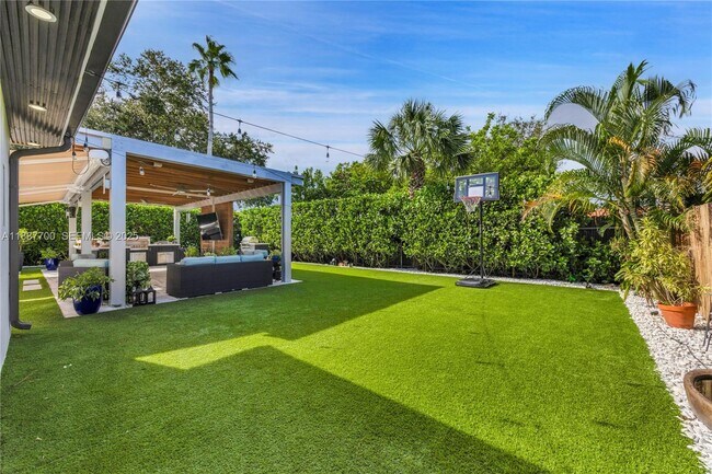 Building Photo - 5501 McKinley St