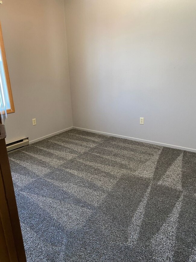 Building Photo - Beautiful, Spacious 3 bed Condo for Rent