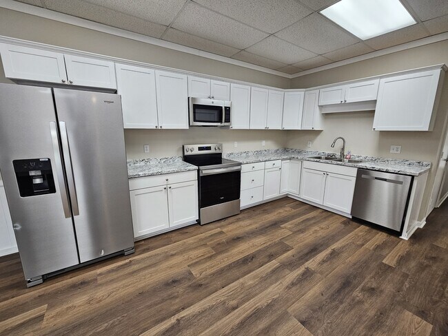 Building Photo - 1198 Holly Springs Rd