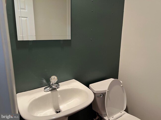 Building Photo - 5925 Kirkcaldy Ln