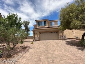 Building Photo - 4-bedroom house with Stunning views!