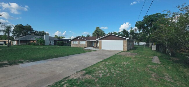 Building Photo - 619 Old Forest Way Rd