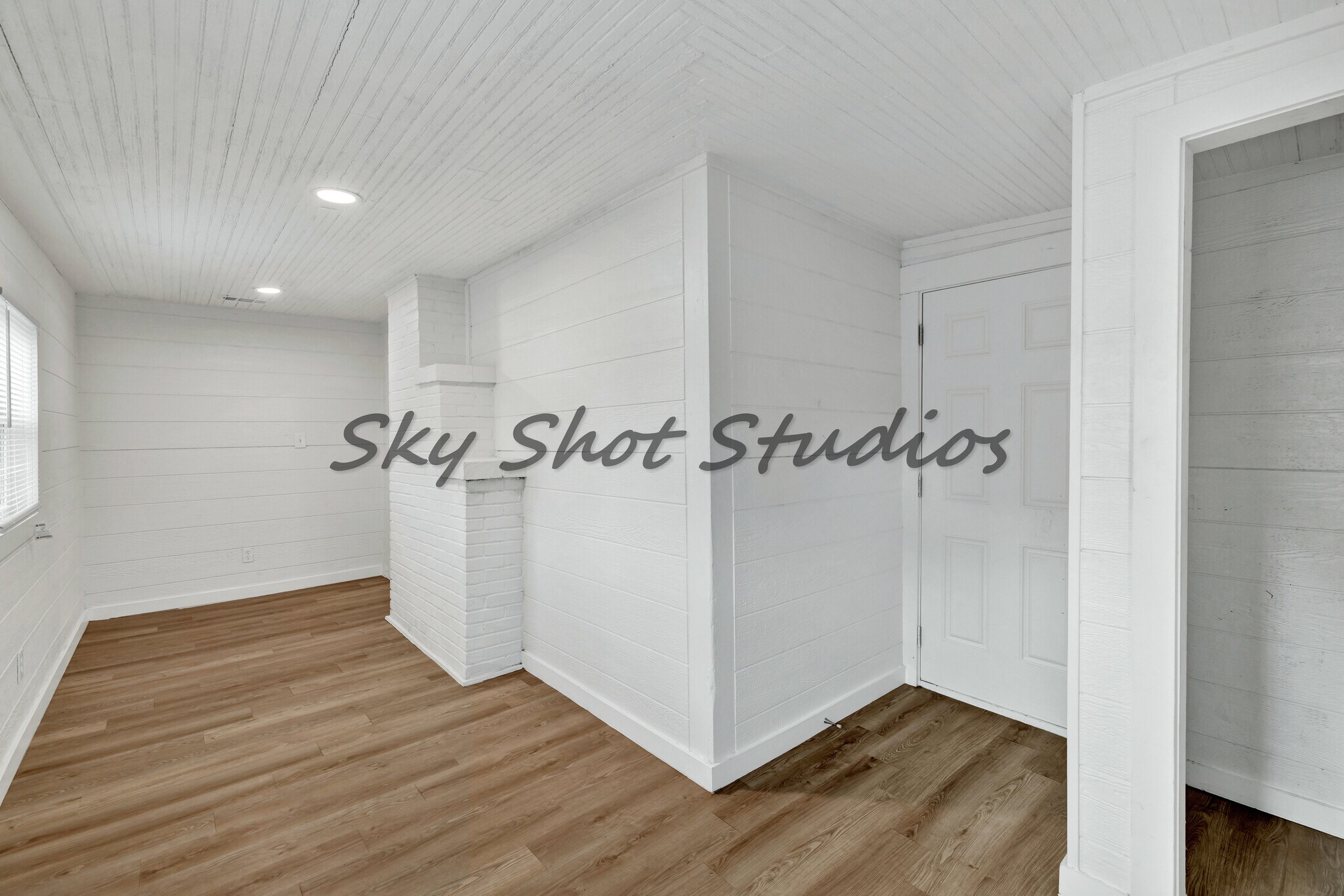 Building Photo - 326 W Rainey St