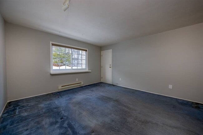 Building Photo - 219 Fox Run Ln