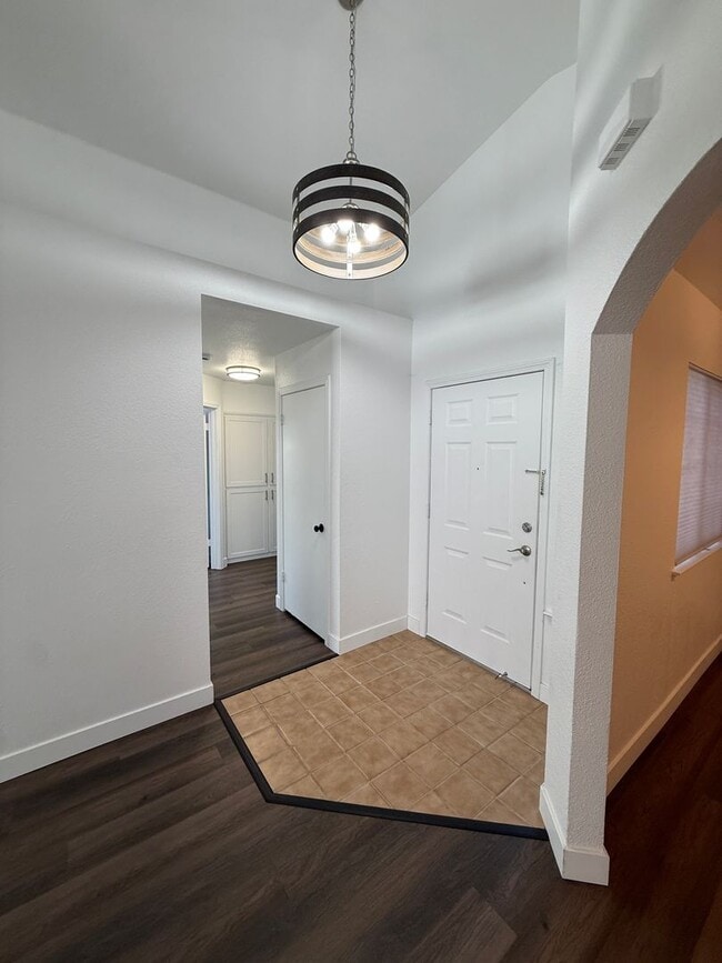 Building Photo - 1030 Windmill Dr