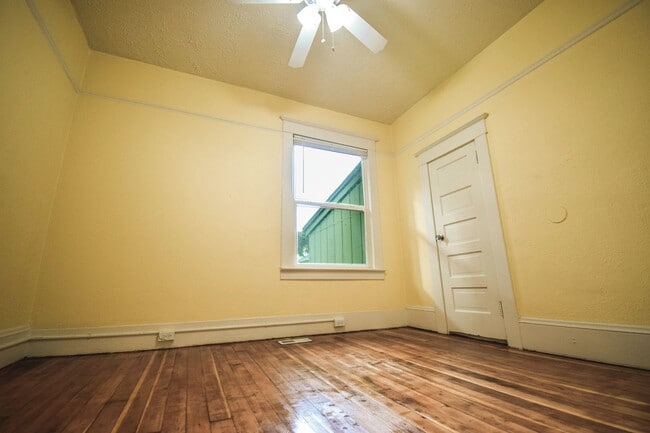 Building Photo - Spacious 4BD/2BA Two-Story Home w/ Fenced Yard & Huge Basement! Pets OK!