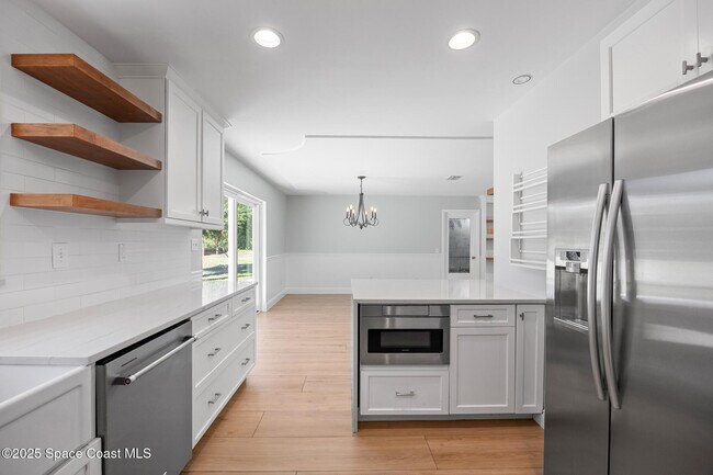 Building Photo - 3701 Warwick Dr