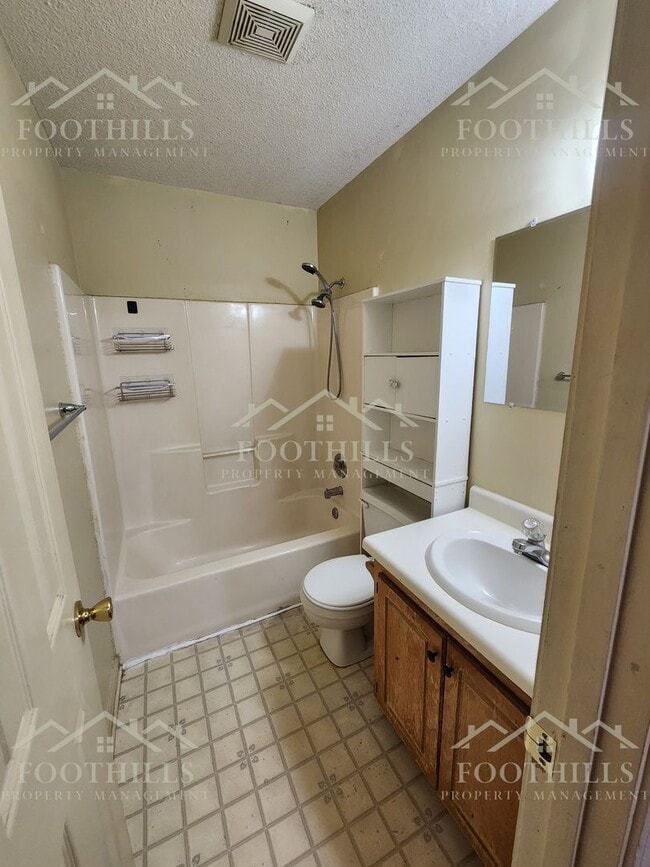 Building Photo - 123 Woodland Dr