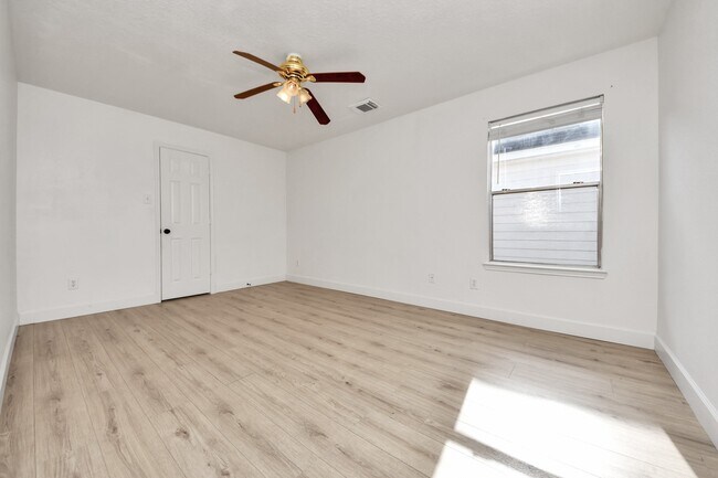 Building Photo - 13515 Scarab Dr