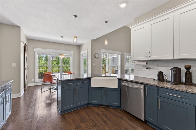 Building Photo - Piedmont Pl. - 325