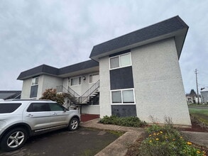 Building Photo - Updated 2-Bedroom Downstairs Apartment in Creswell – $200 Move-In Special!