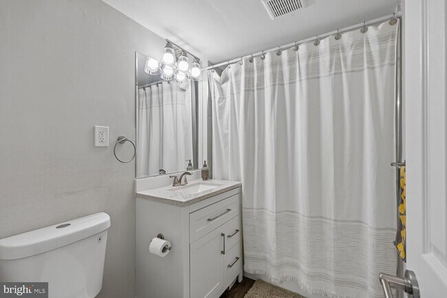 Building Photo - 2107 Fort Davis St SE