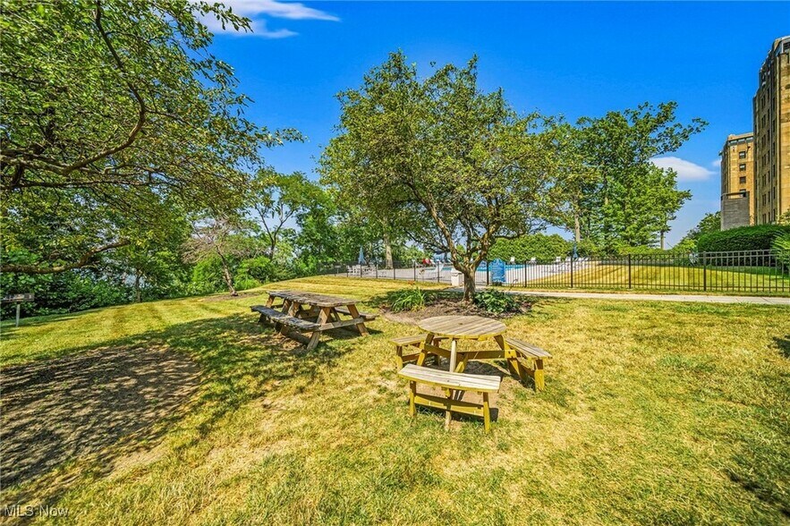 Primary Photo - 12520 Edgewater Dr