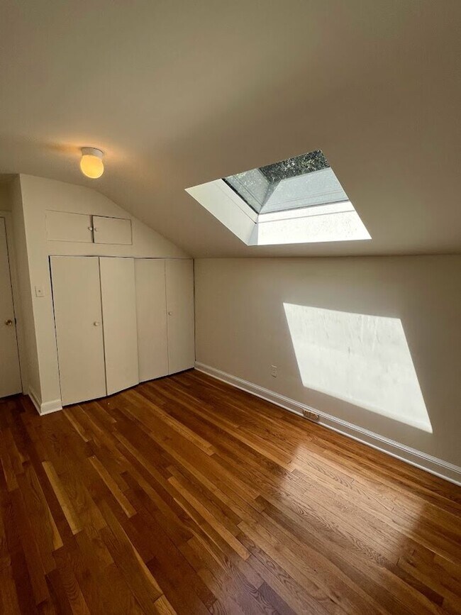 Building Photo - Berkley Stunner