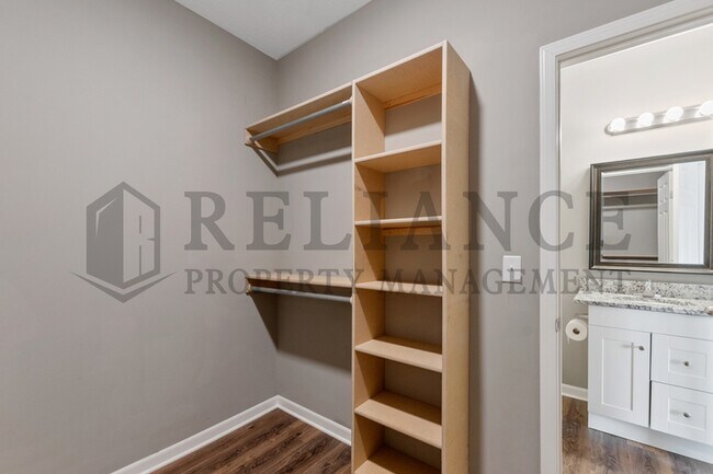Building Photo - 5281 N Toben Ct