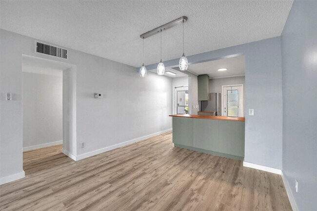 Building Photo - 2800 NE 14th Street Causeway