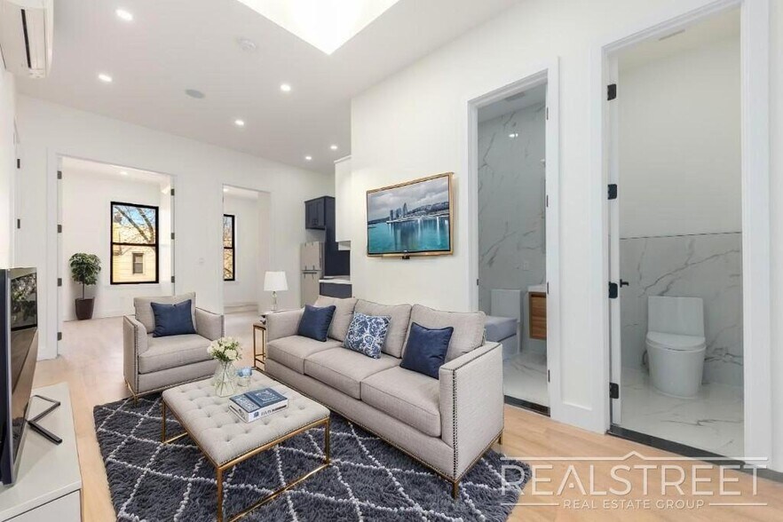 Building Photo - Brand New 4 Bed, 2 Bath with In-Unit Laund...