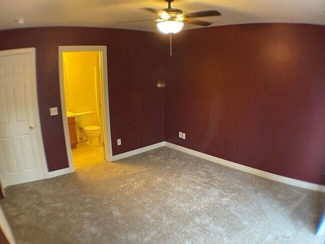 Building Photo - Townhouse in University heights COMING SOON!