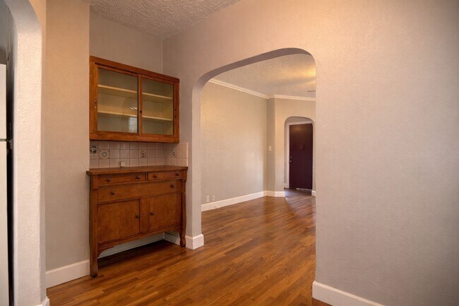 Building Photo - 309 W McLoughlin Blvd