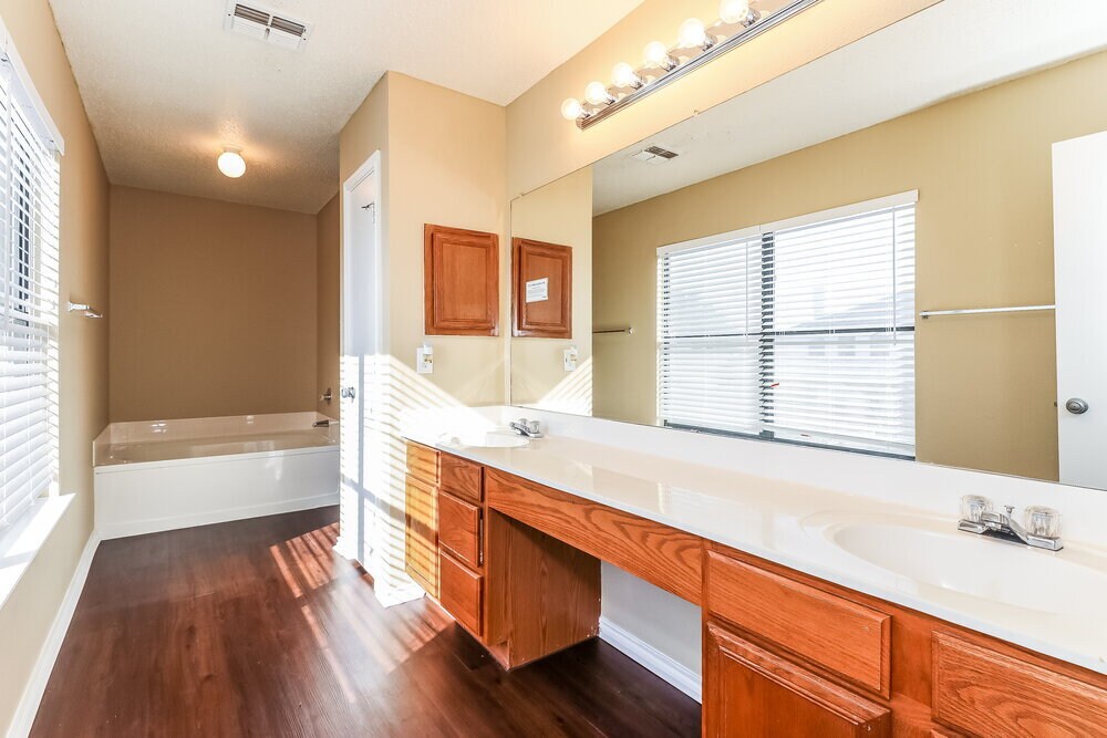 Building Photo - 5216 Dillon Cir