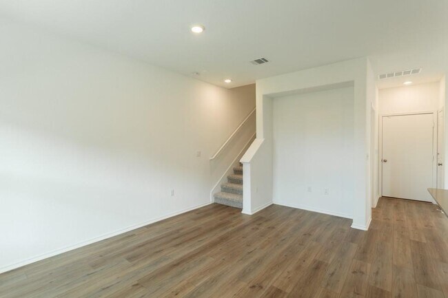 Building Photo - 7237 Spotted Leaf Wy