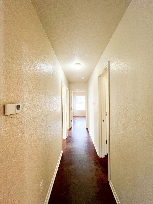 Building Photo - 1913 Charleston Ct