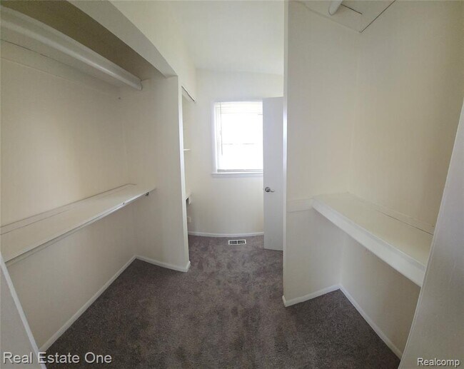 Building Photo - 25825 Sierra Dr