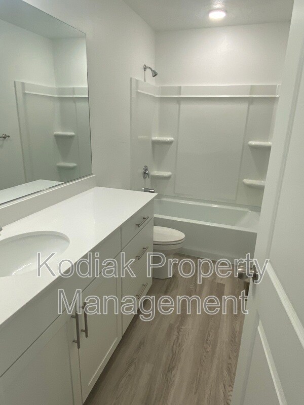 Building Photo - 1087 N 1840 W