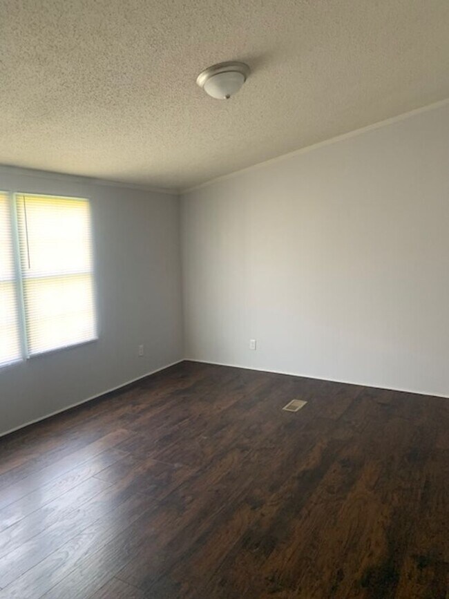 Building Photo - 259 Casual Dr